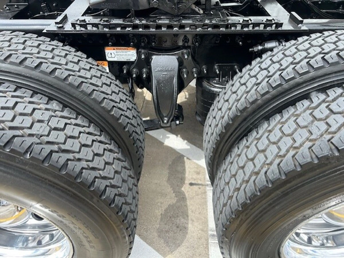 2024 Freightliner Cascadia - image 9