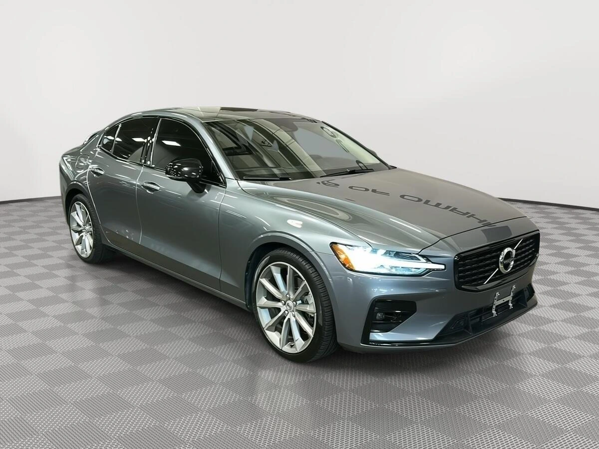 2021 Volvo - image 1