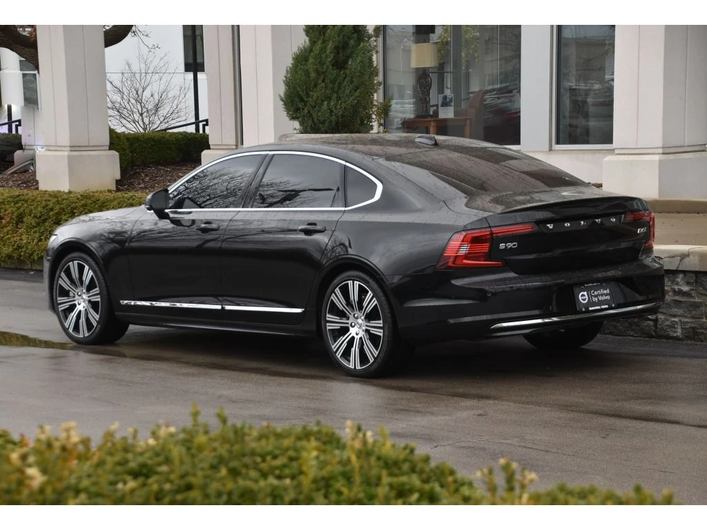 2025 Volvo - image 6