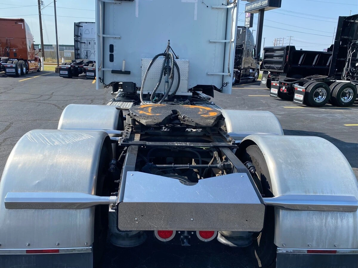 2023 Freightliner 122SD — photo 4