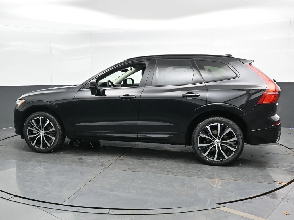 2025 Volvo - image 8