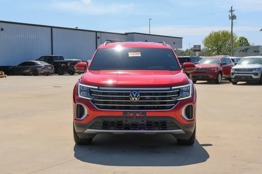 Used 2024 Volkswagen Atlas SE w/Tech with VIN 1V2WR2CA4RC573364 for sale in Bartlesville, OK