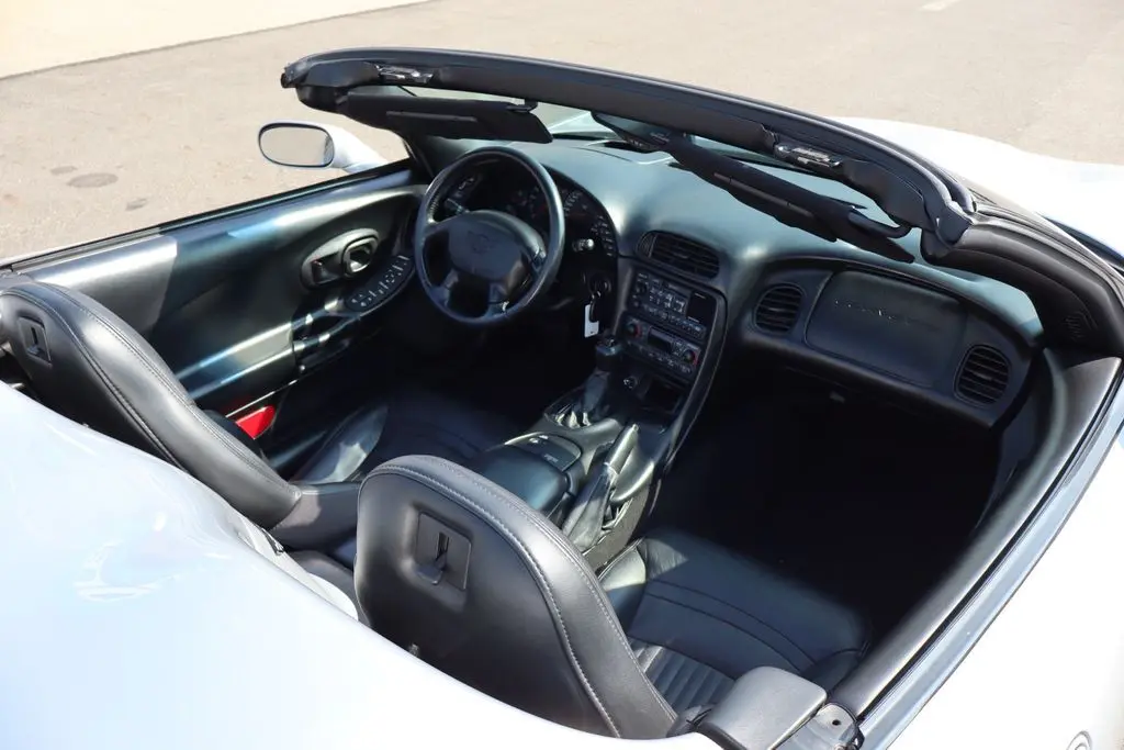 2002 Chevrolet Corvette Base photo 28