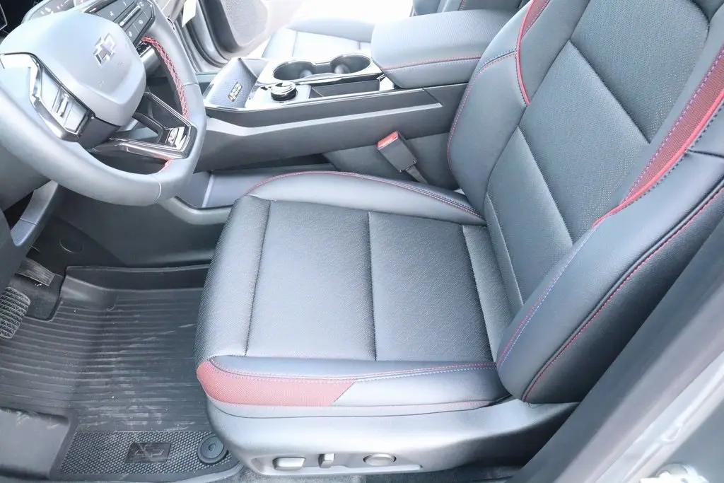 2026 Chevrolet Equinox RS photo 3