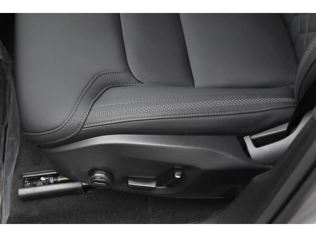 2026 Volvo - image 34