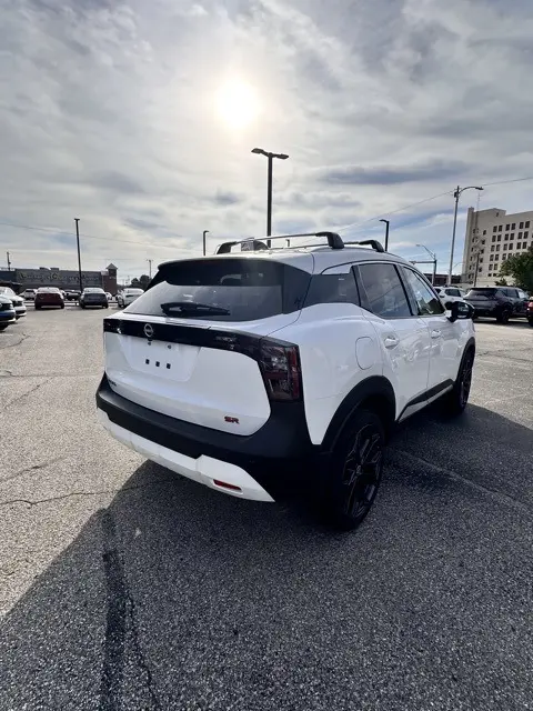 2026 Nissan Kicks SR photo 5