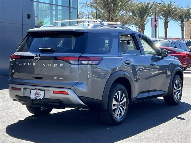2025 Nissan Pathfinder SL photo 6