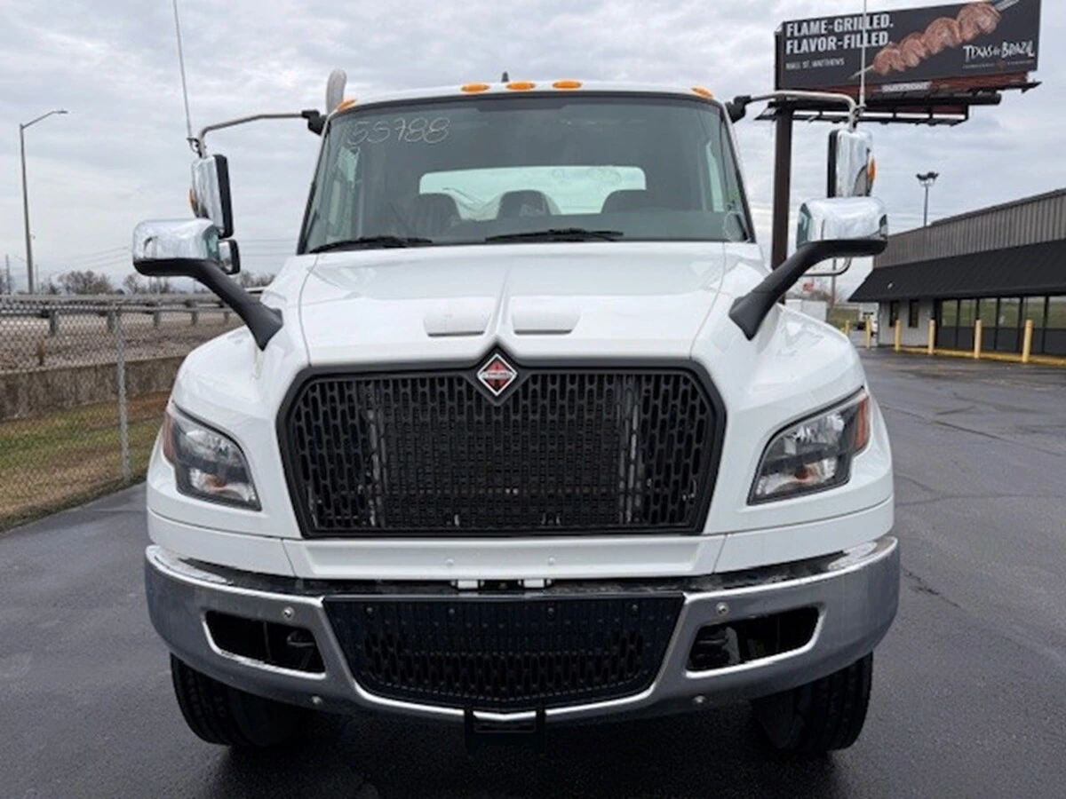 2025 International MV - image 2