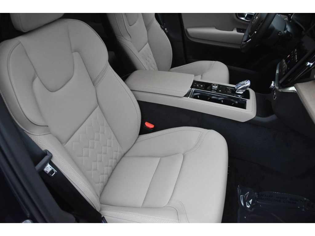 2026 Volvo - image 29