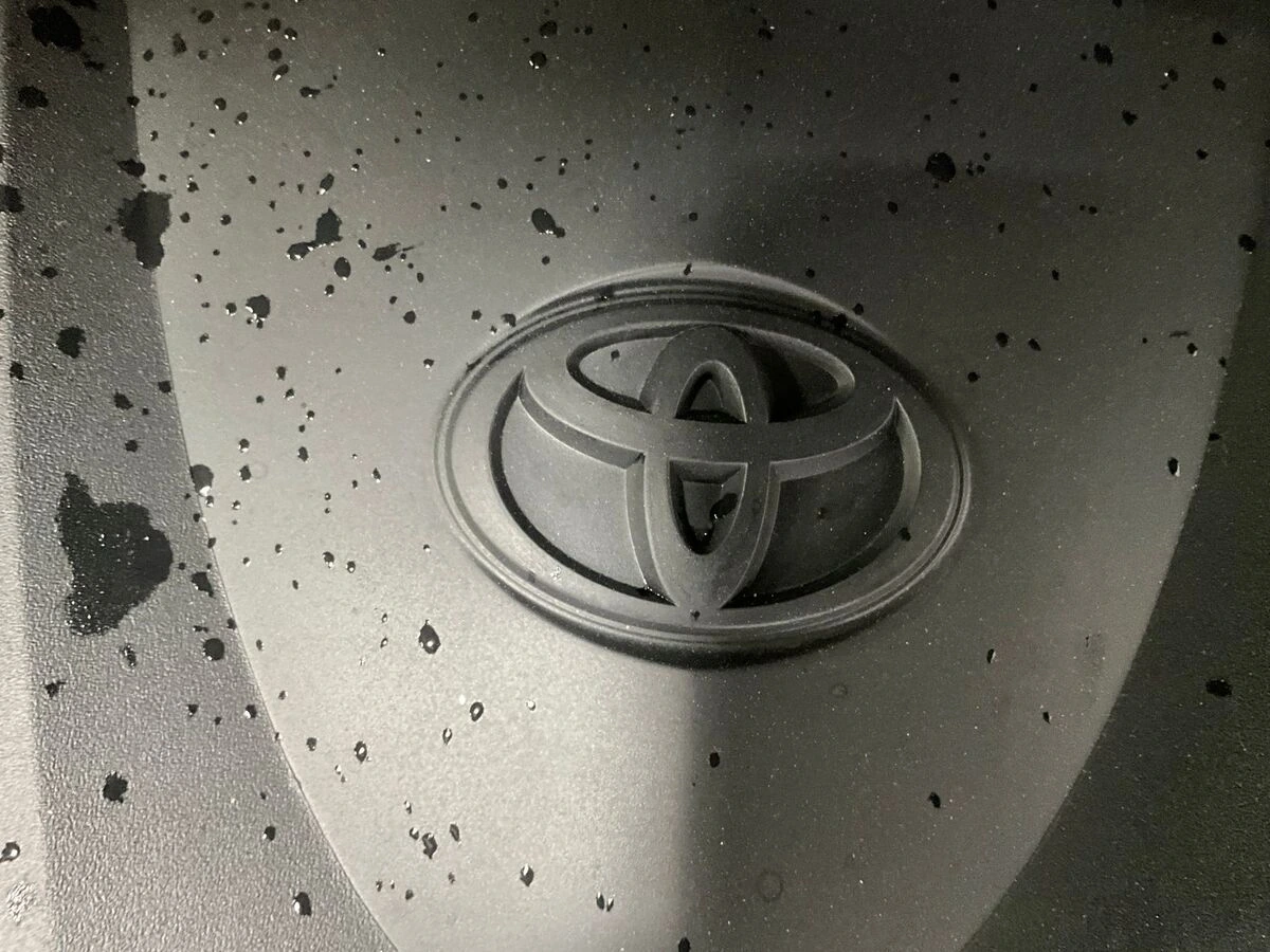 2025 Toyota RAV4 SE - Photo 32