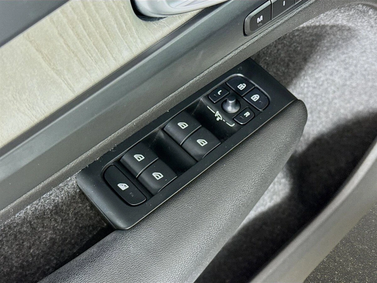 2023 Volvo - image 20