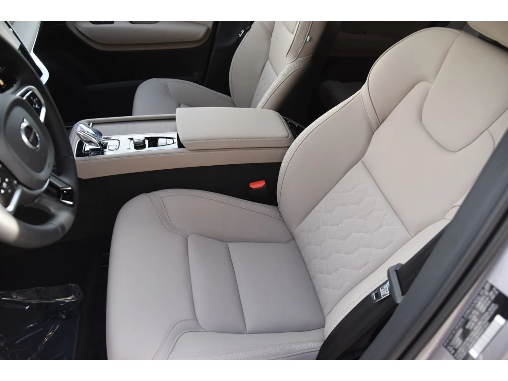 2026 Volvo - image 12