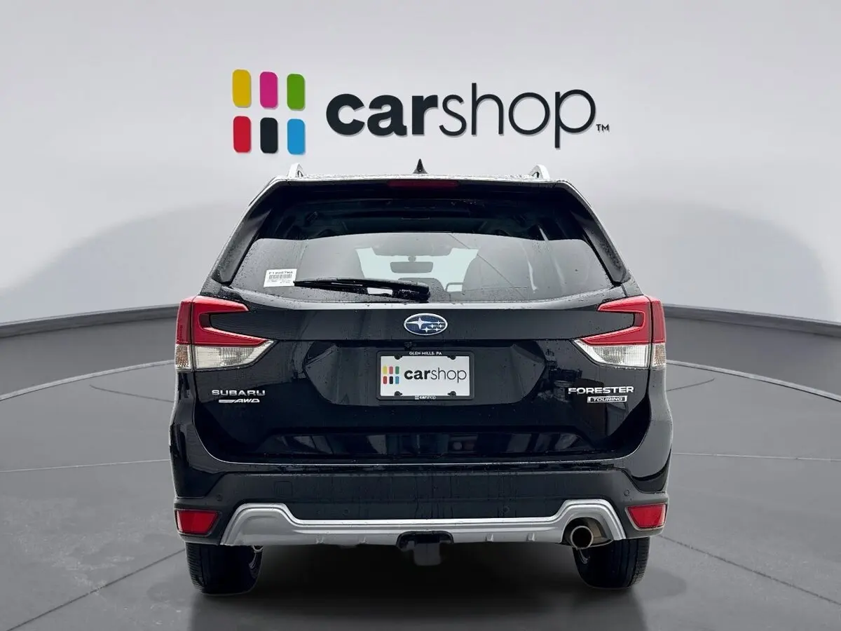 2024 Subaru Forester Touring photo 4