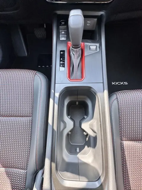 2026 Nissan Kicks SR photo 18