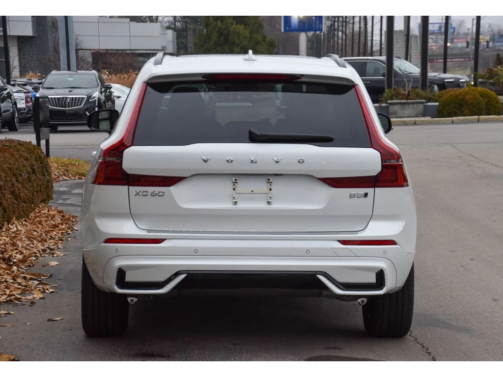 2026 Volvo - image 5