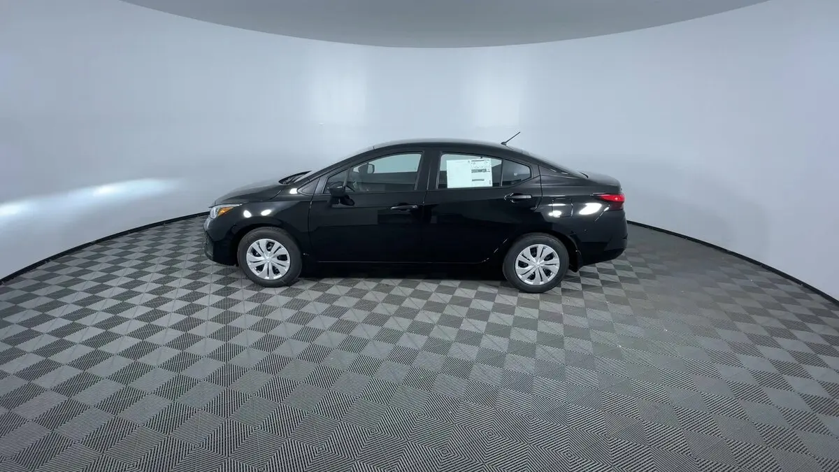 2025 Nissan Versa S photo 4