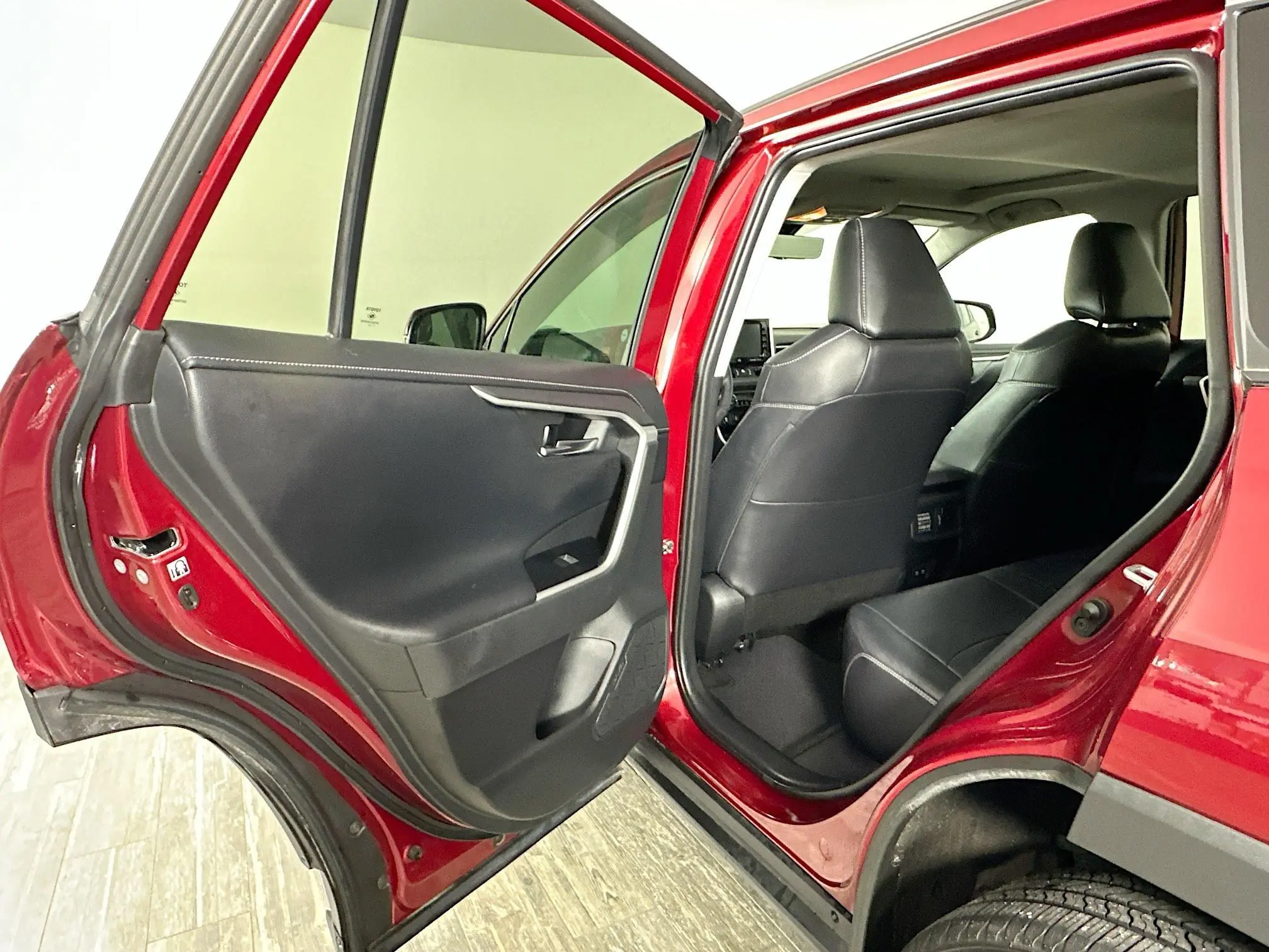 2020 Toyota RAV4 Limited photo 7