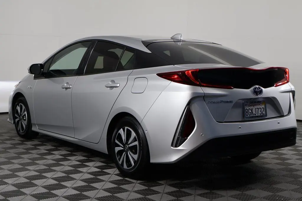 2018 Toyota Prius Prime Advanced photo 5