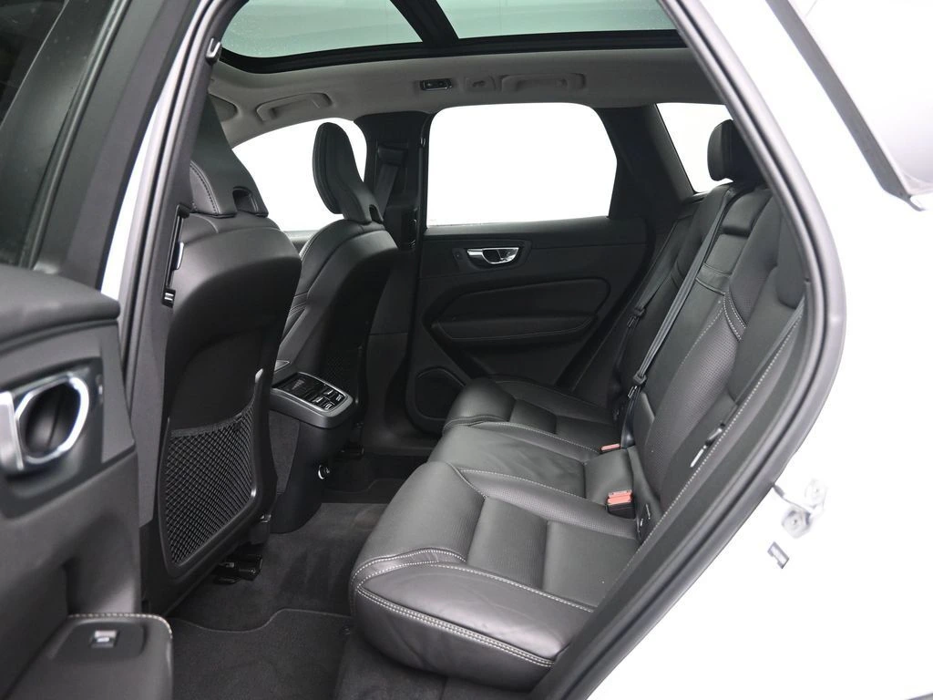 2020 Volvo - image 31