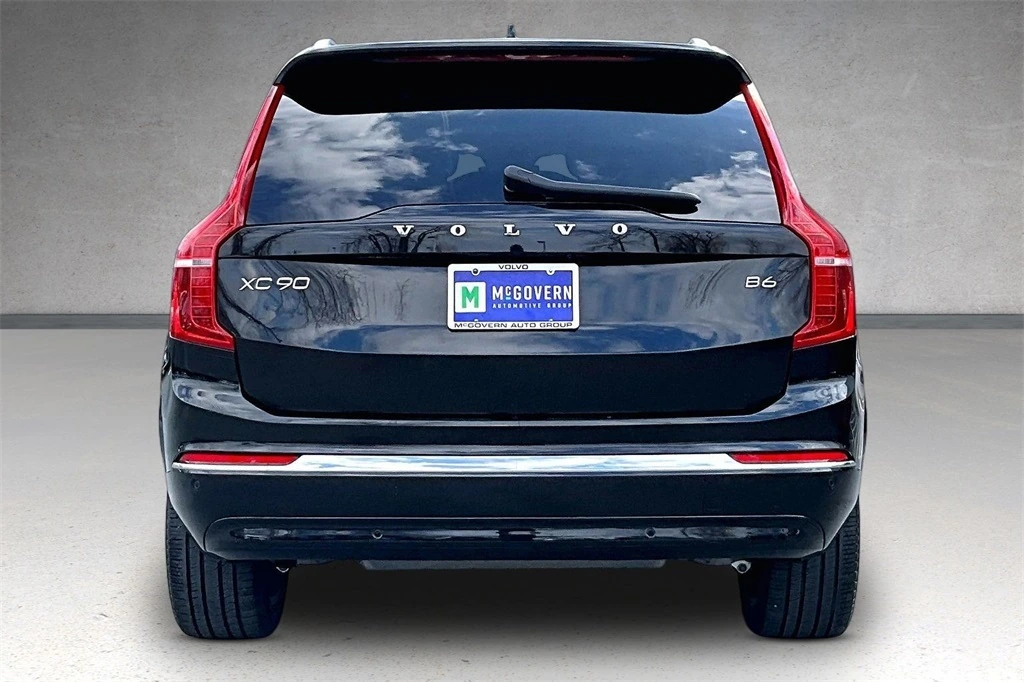 2023 Volvo - image 4