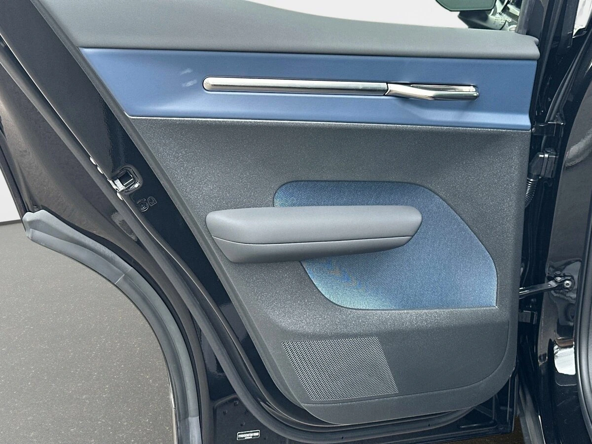 2026 Volvo - image 10