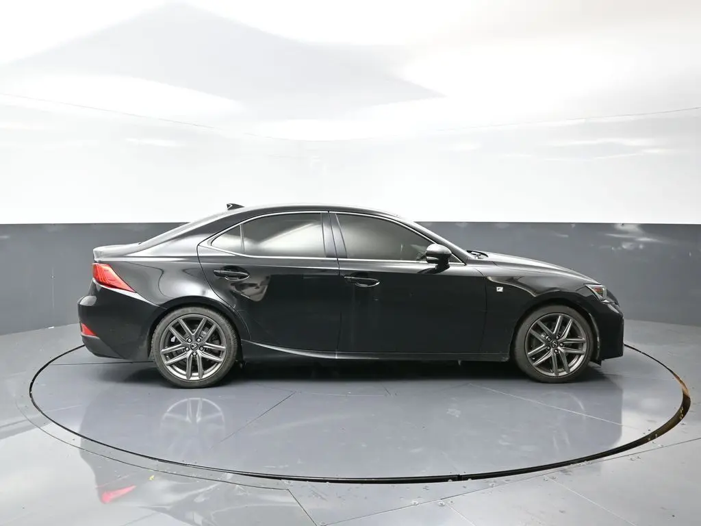 2017 Lexus IS 300 photo 2
