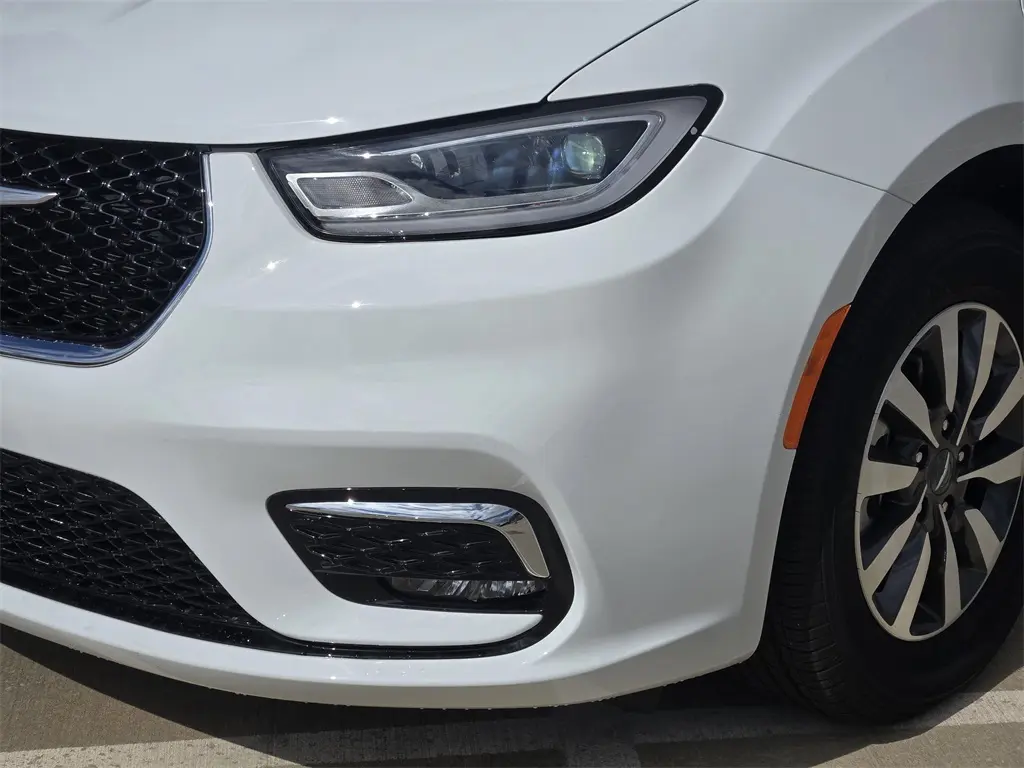 2024 Chrysler Pacifica Hybrid photo 10