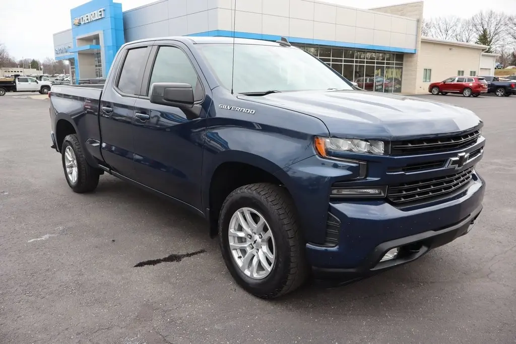Used 2020 Chevrolet Silverado 1500 RST with VIN 1GCRYEED6LZ359572 for sale in Atwater, OH