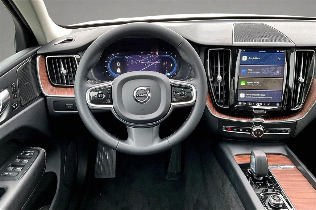 2023 Volvo - image 8