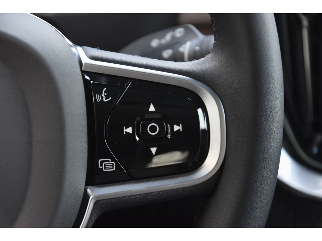 2026 Volvo - image 36