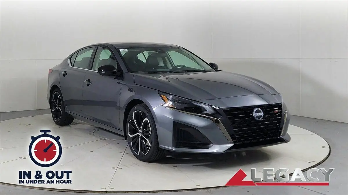 2025 Nissan Altima SR's photo