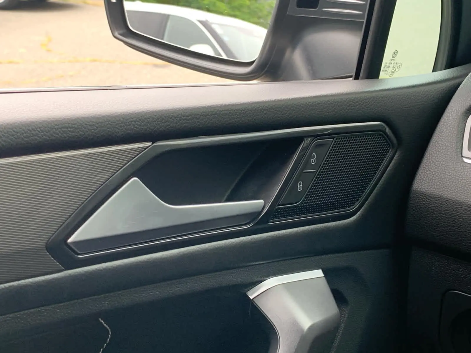 2023 Volkswagen Tiguan SE photo 20