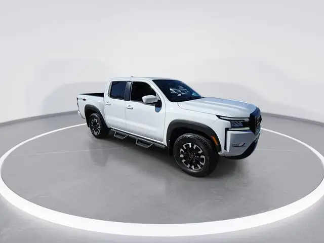 2024 Nissan Frontier PRO-4X photo 2