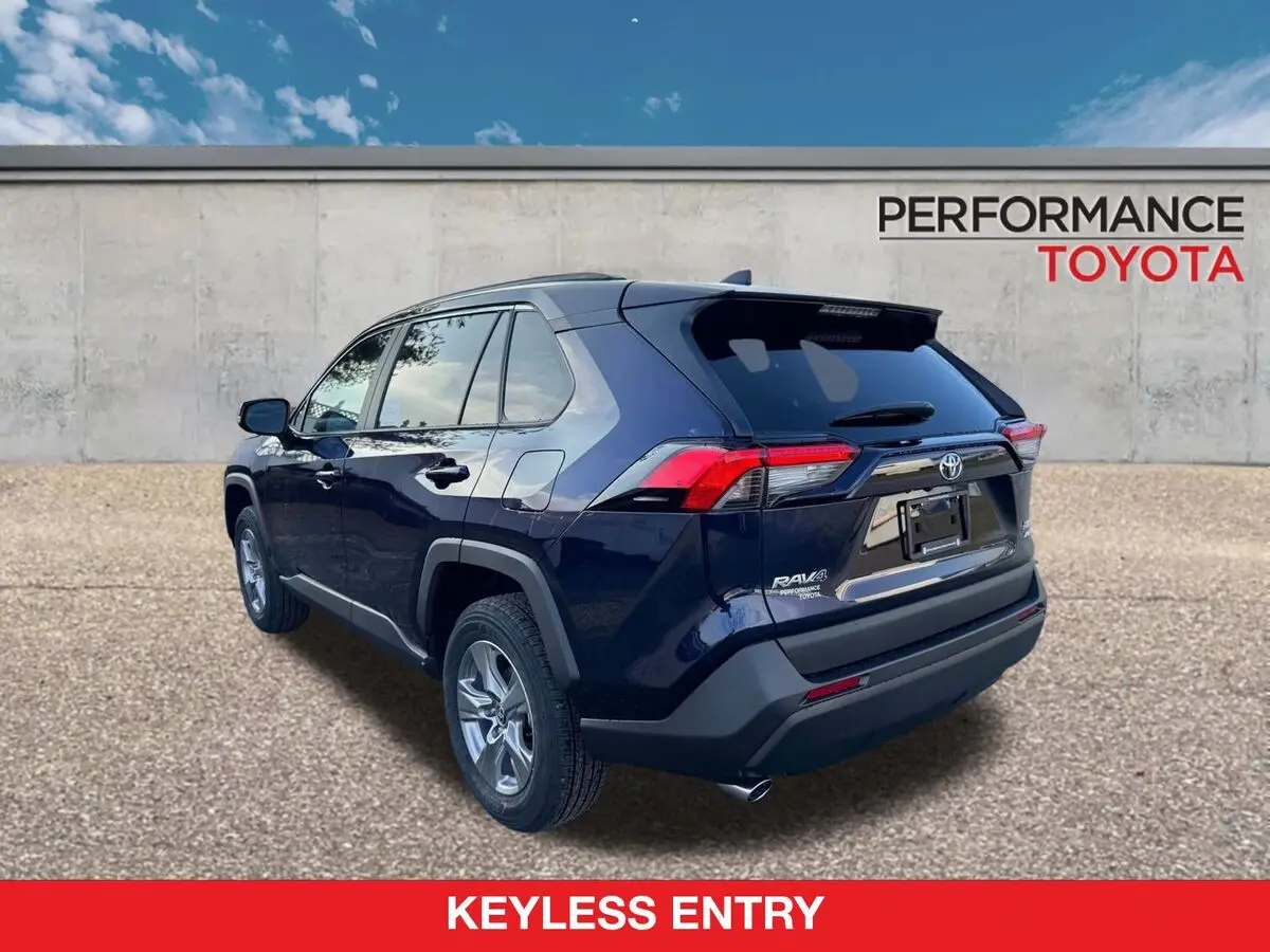 2025 Toyota RAV4 XLE photo 3