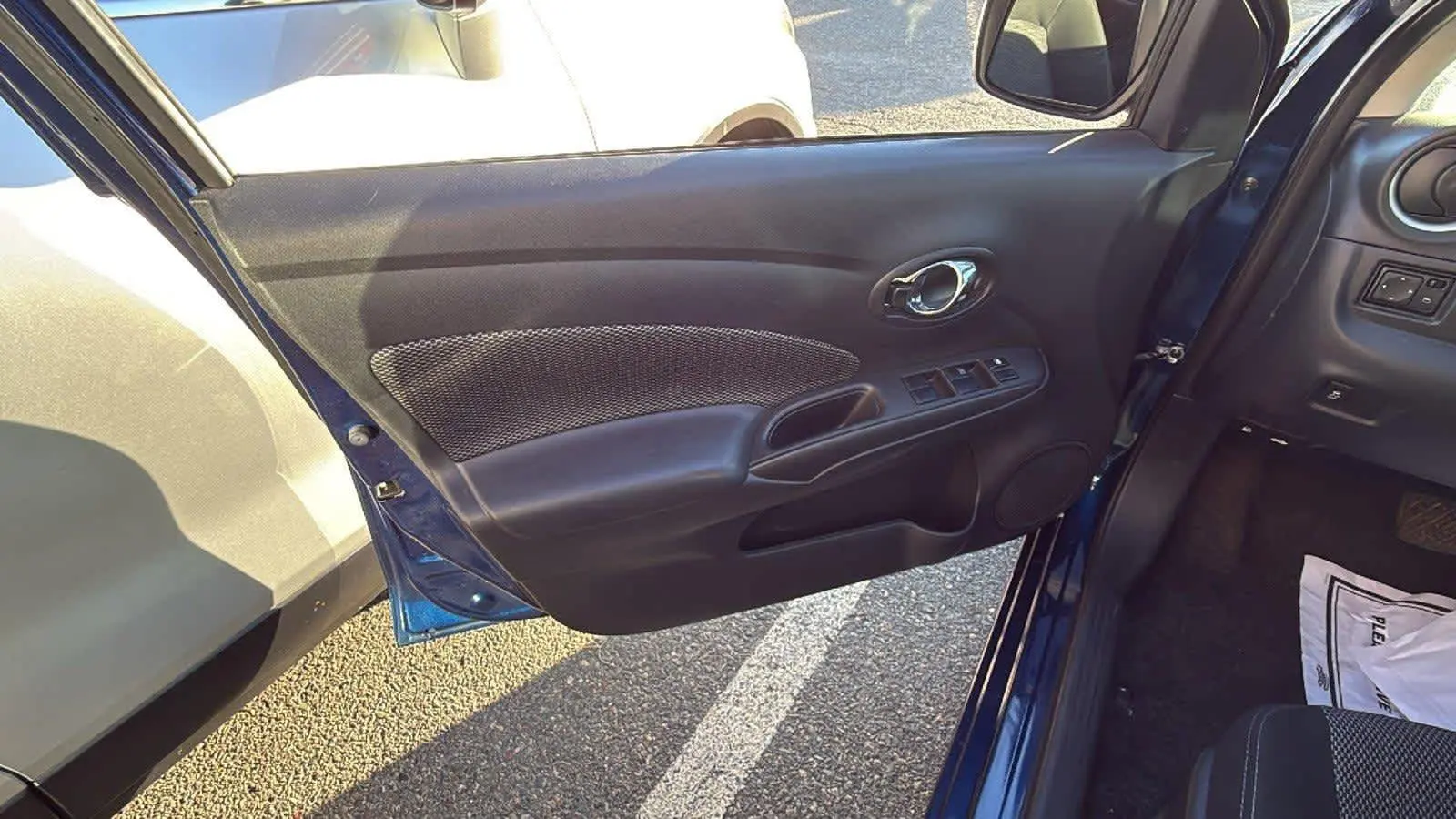 2019 Nissan Versa SV photo 8