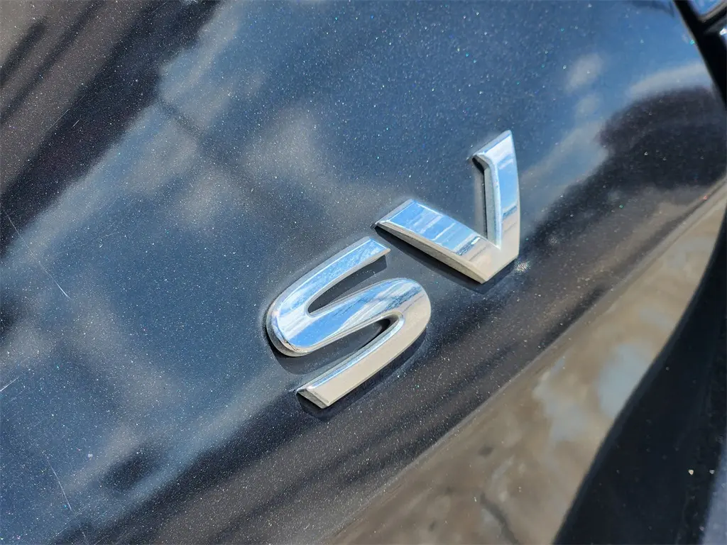 2019 Nissan Rogue SV photo 5