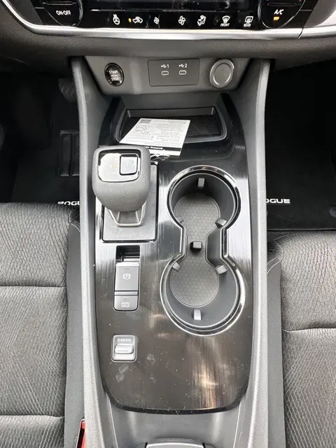 2026 Nissan Rogue SV photo 17