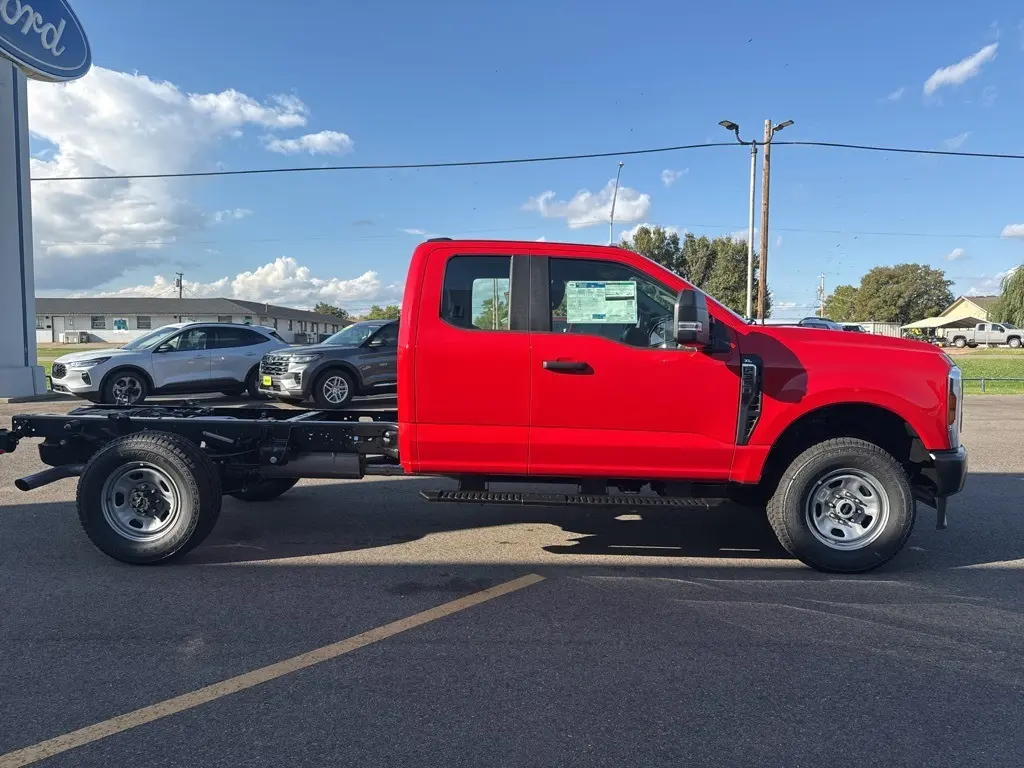 2026 Ford F-350 photo 3
