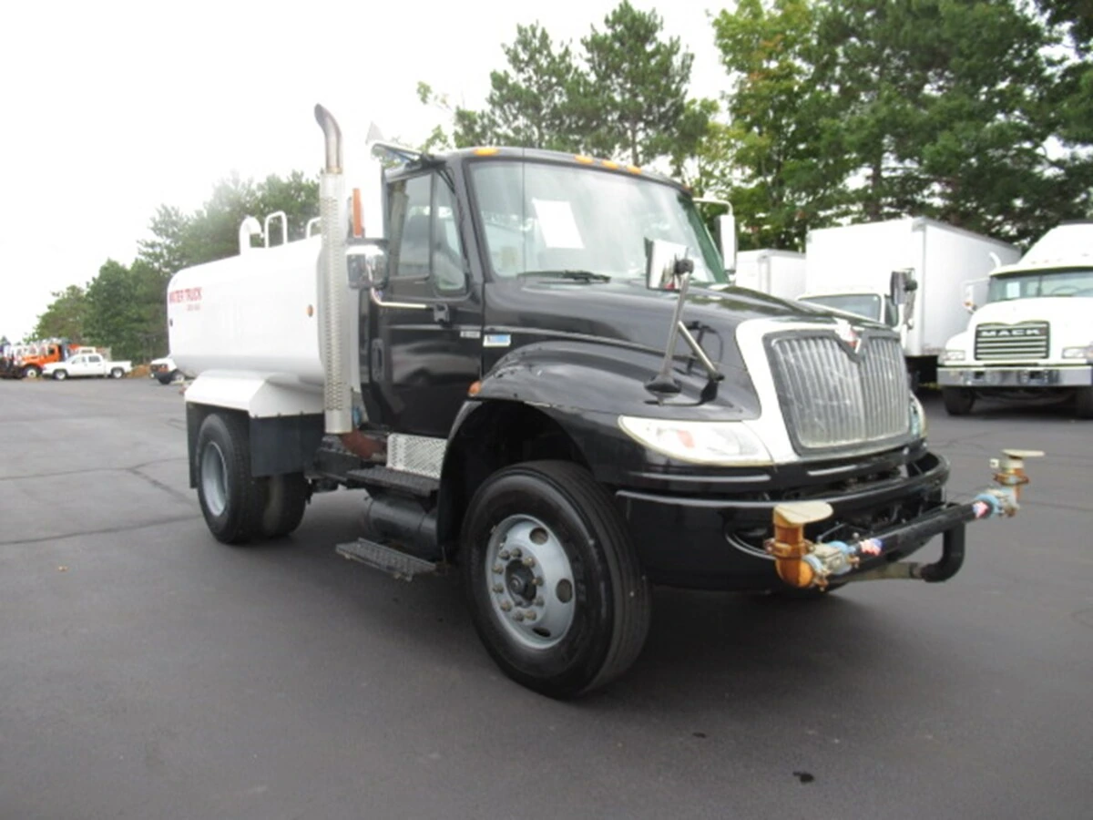 2013 International 4300 in Manchester, NH — photo 3