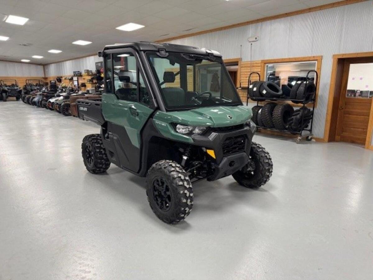 2026 Can-Am Defender DPS CAB