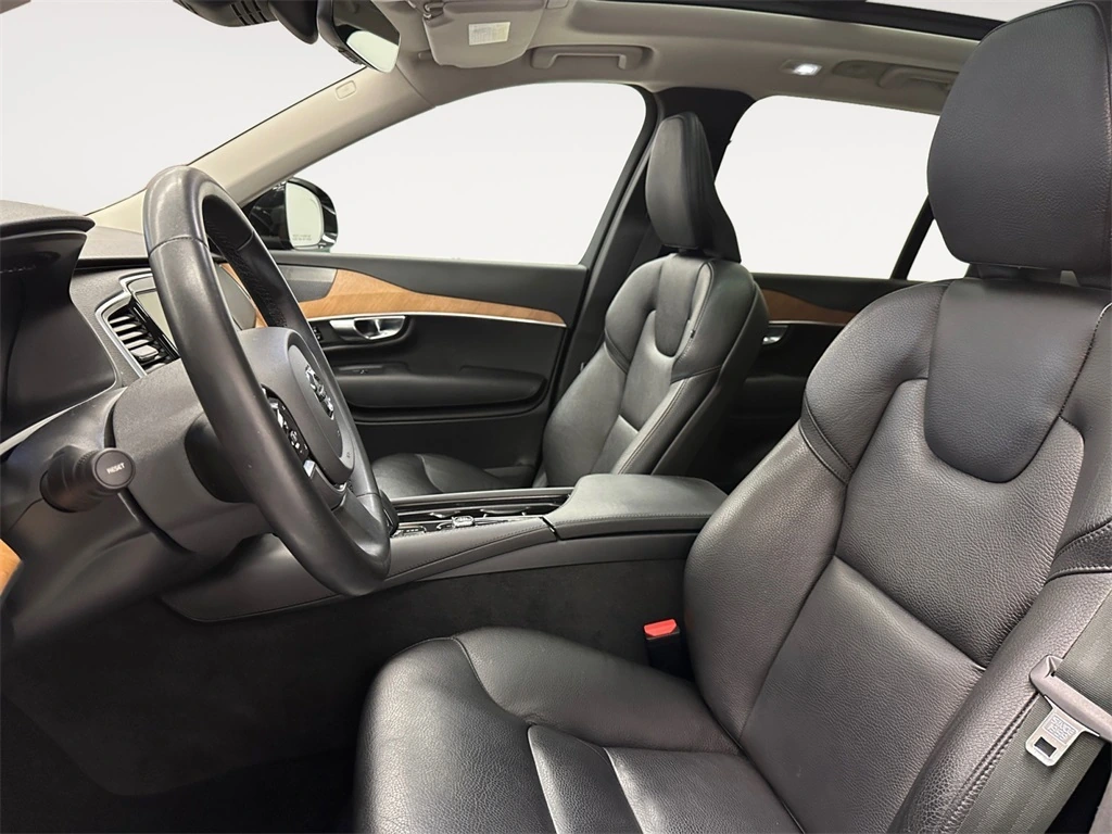 2023 Volvo - image 9