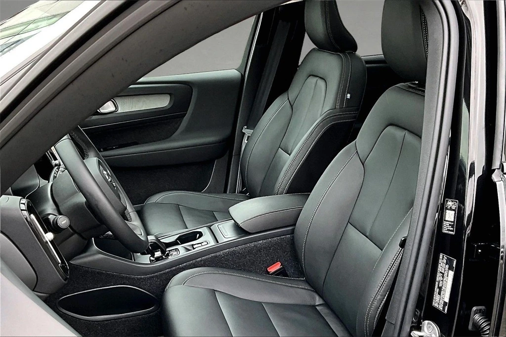 2026 Volvo - image 21