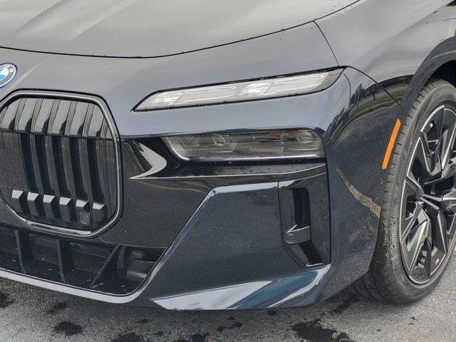 2026 BMW 7 Series 750e - Photo 8