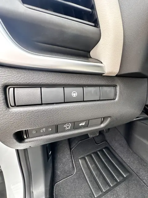 2026 Nissan Rogue SV photo 18