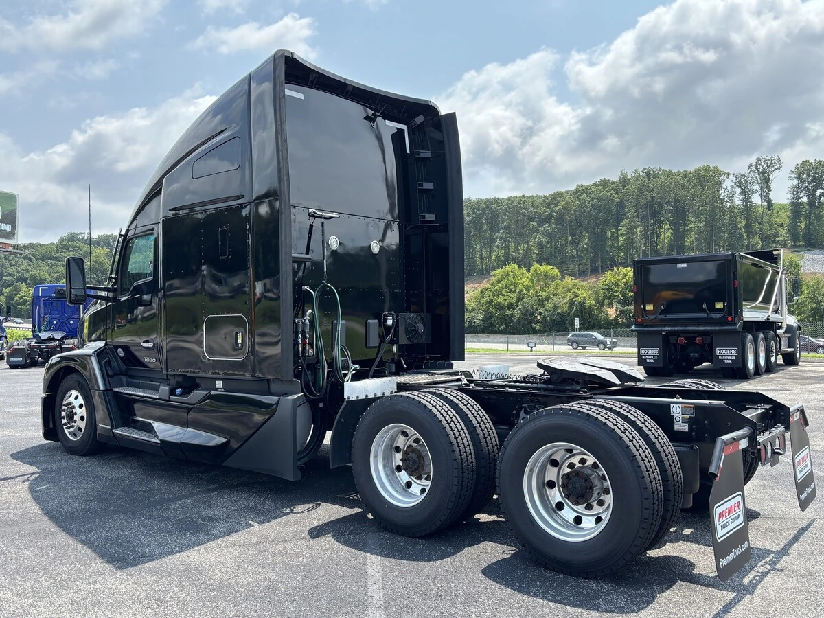 2023 Kenworth T680 — photo 7