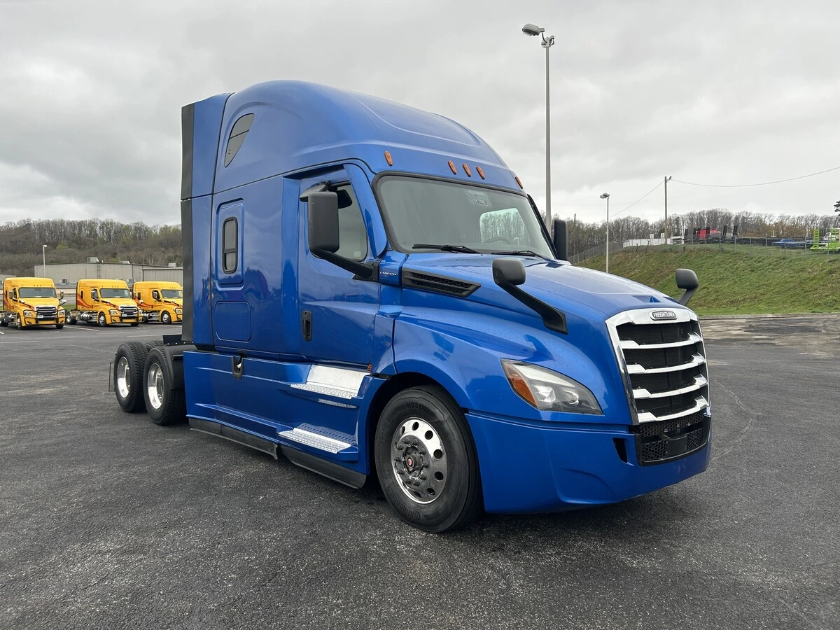 2022 Freightliner Cascadia - image 7