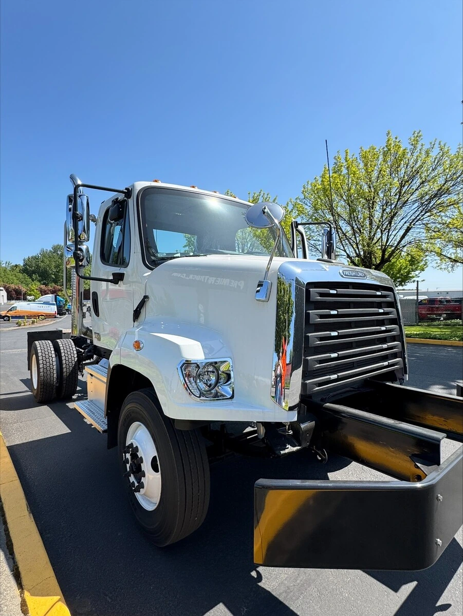2025 Freightliner 108SD in Portland, OR — photo 4