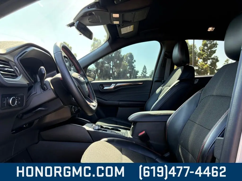 2024 Ford Escape ST-Line photo 9