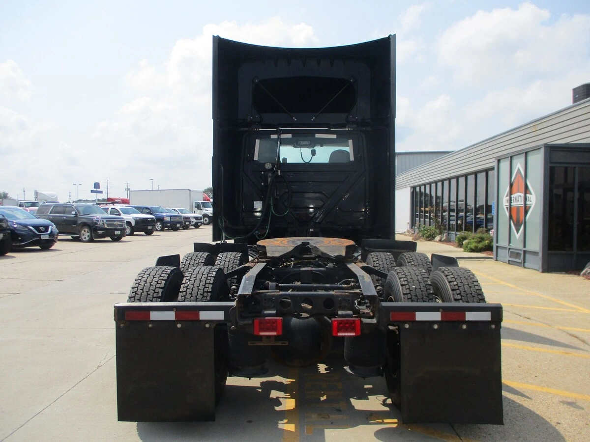 2022 International LT in Altoona, IA — photo 4