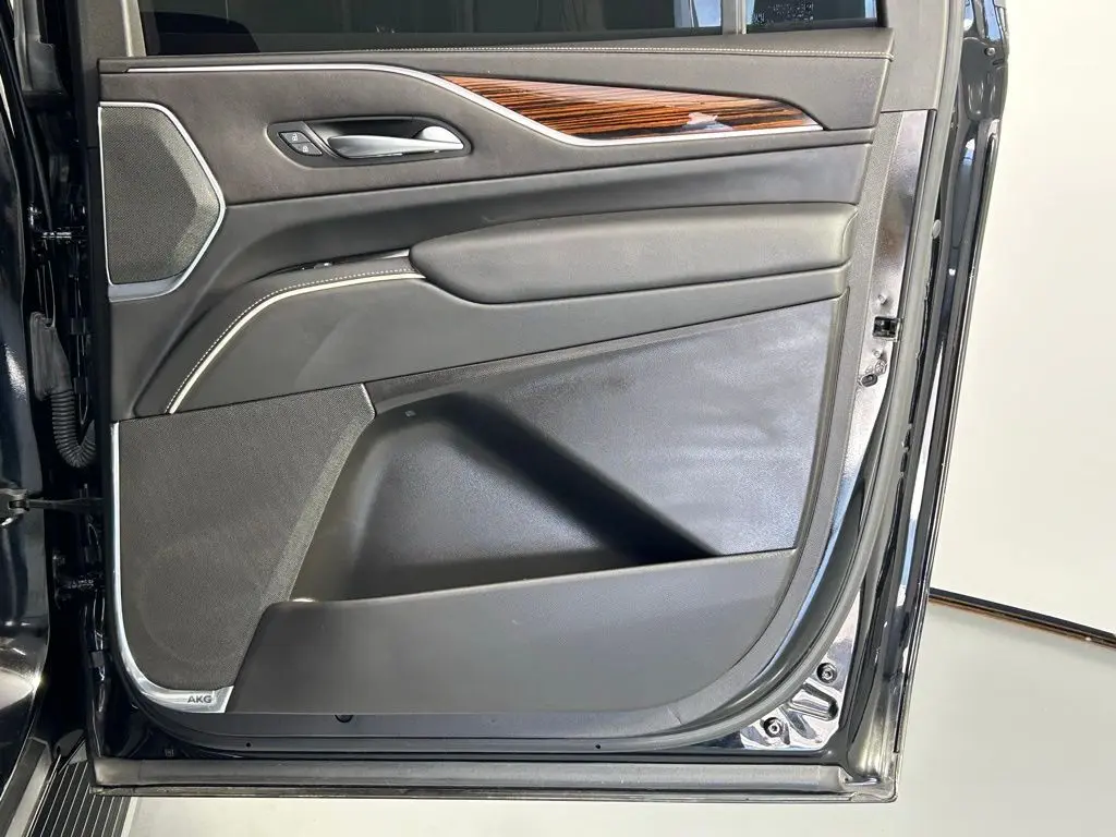 2022 Cadillac Escalade ESV Premium Luxury photo 9
